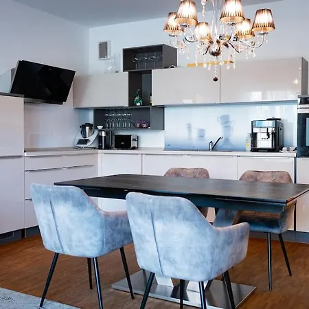Apartmán Luxus-wohnung, 2 Terrassen, Zentral, Parkplatz Düsseldorf