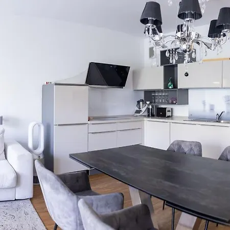 Apartmán Luxus-wohnung, 2 Terrassen, Zentral, Parkplatz