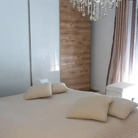 Luxus-wohnung, 2 Terrassen, Zentral, Parkplatz Düsseldorf
